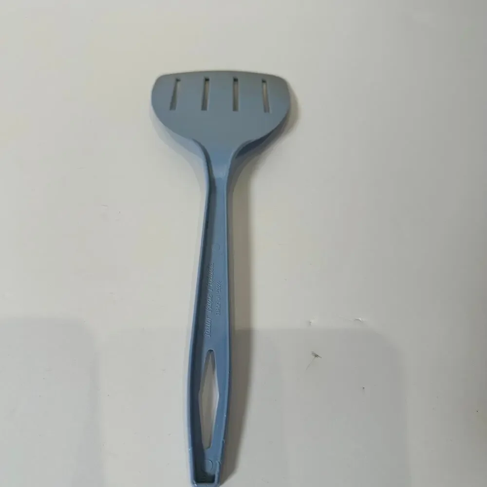 Vintage Tailor Made Blue Nylon Plastic Spatula Turner 4 Slot Kitchen Utensil USA